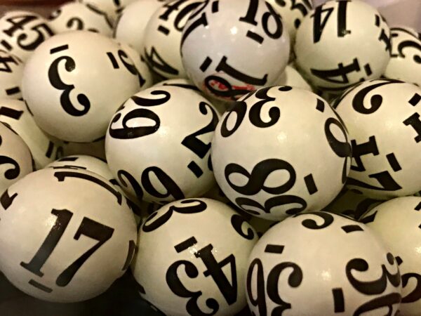 Loteria - Ruído - nem só de vieses vivem os erros diagnósticos - raciocínio clínico